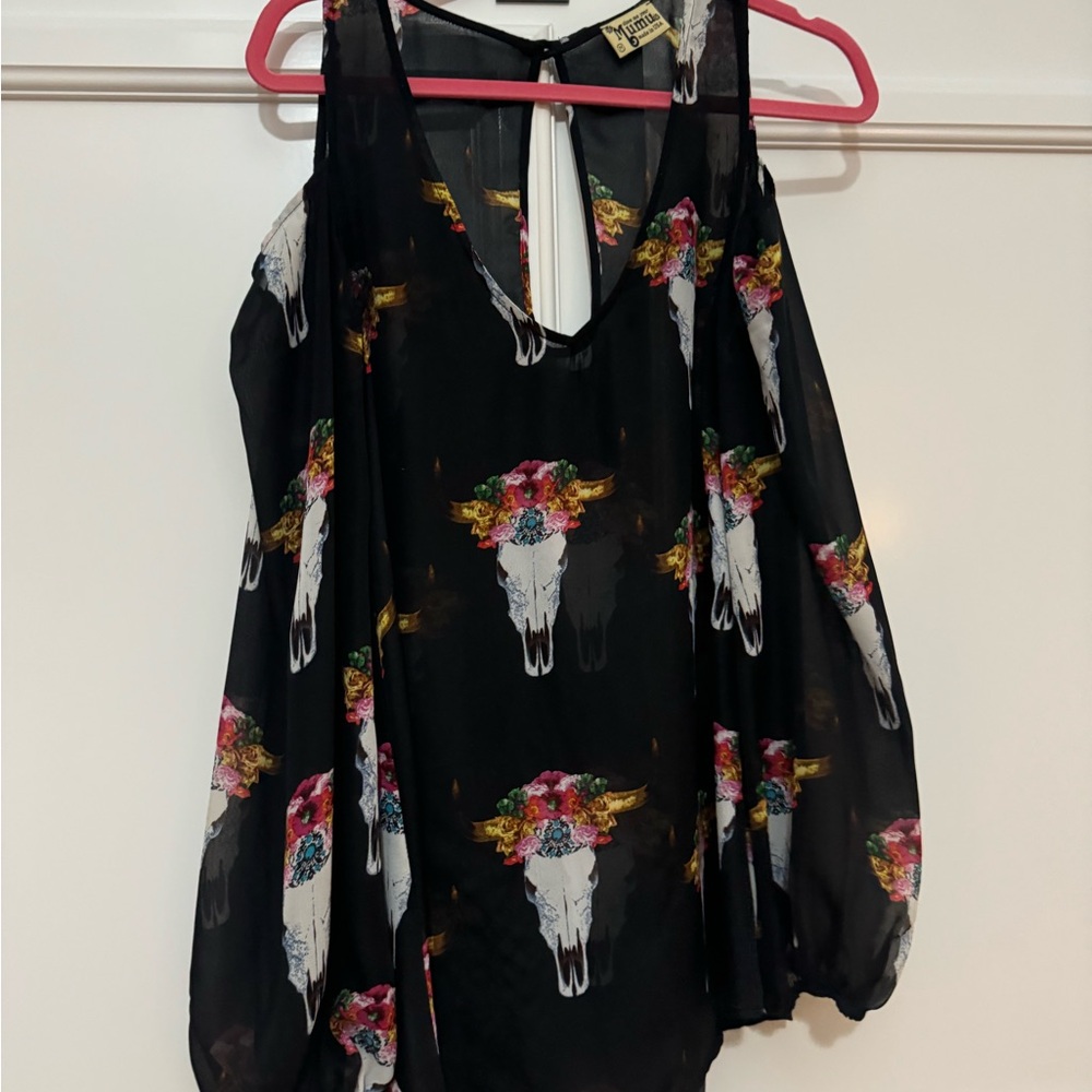 Black and White Sleeveless Cut Out Blouse
Show me your mumu